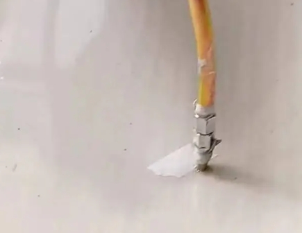 浮山瓷砖空鼓维修公司专业解答在瓷砖铺贴过程中，如果使用的砂料过粗（如全部使用了粗砂），可能会导致以下问题